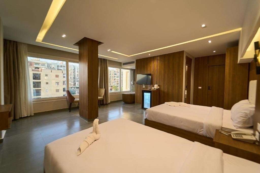 Junior Suite with Bathtub - Panoramic Pyramids View