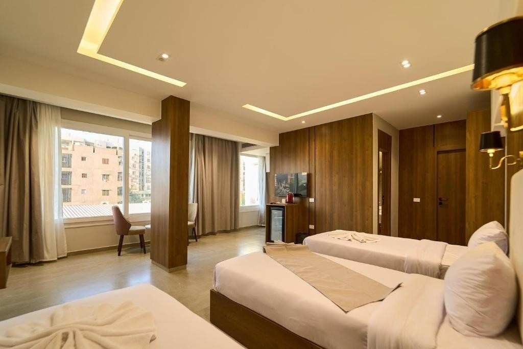 Panoramic Triple Room with Pyramids View