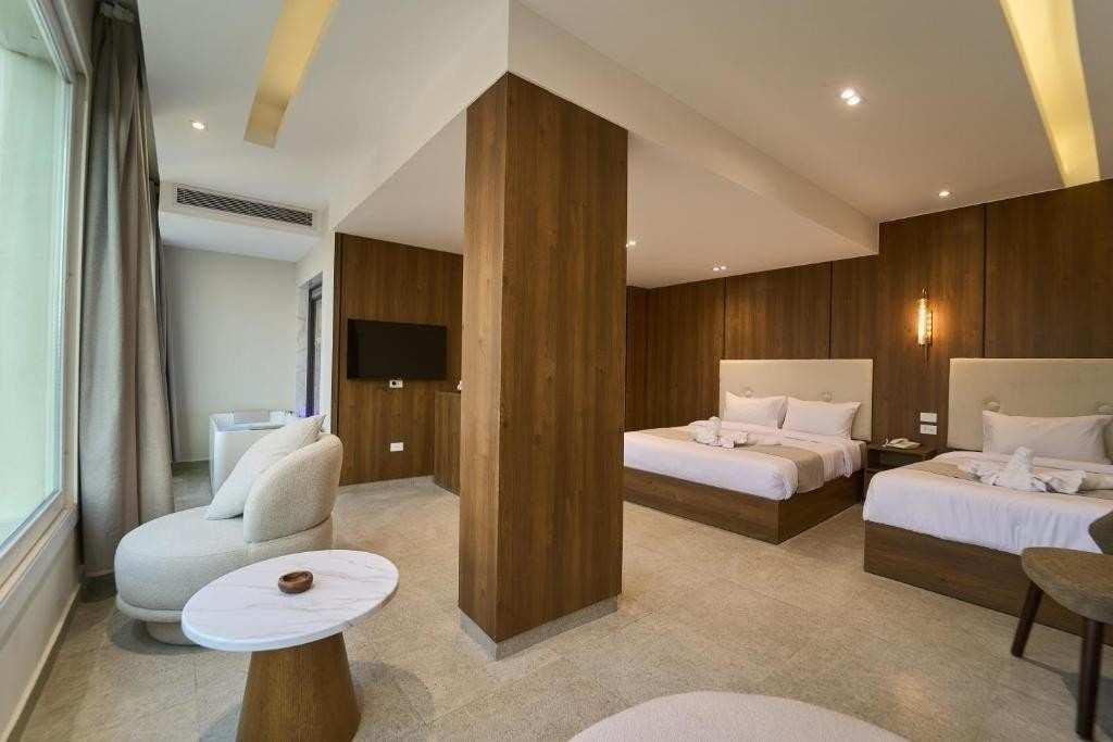 Junior Suite with Jacuzzi - Panoramic Pyramids View